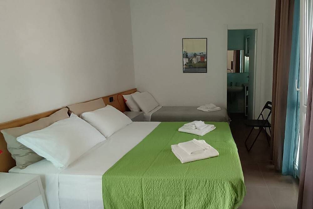 Room \"Il Fico\" in B&B with Outdoor Kitchen, Pool, near Ostuni, Puglia in Salento