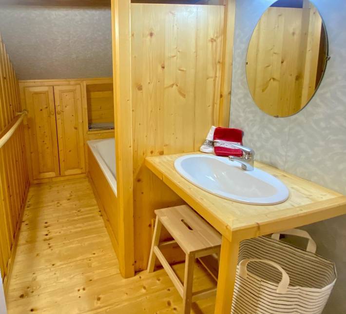 Gîte pour 5 personnes, avec jardin à Les Rousses - 4