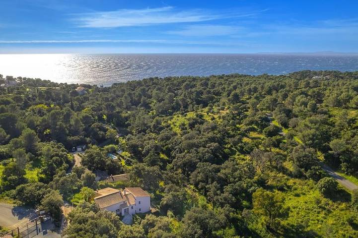 Location de vacances pour 10 personnes, avec jardin ainsi que balcon et jacuzzi dans Plage D Aigue Bonne