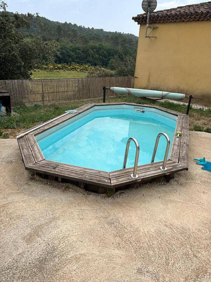Gîte pour 6 personnes, avec terrasse ainsi que vue et piscine à Méounes-lès-Montrieux - 3