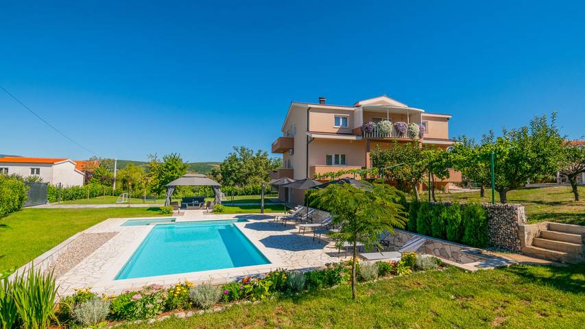 Villa für 8 Personen, mit Garten und Terrasse - 1