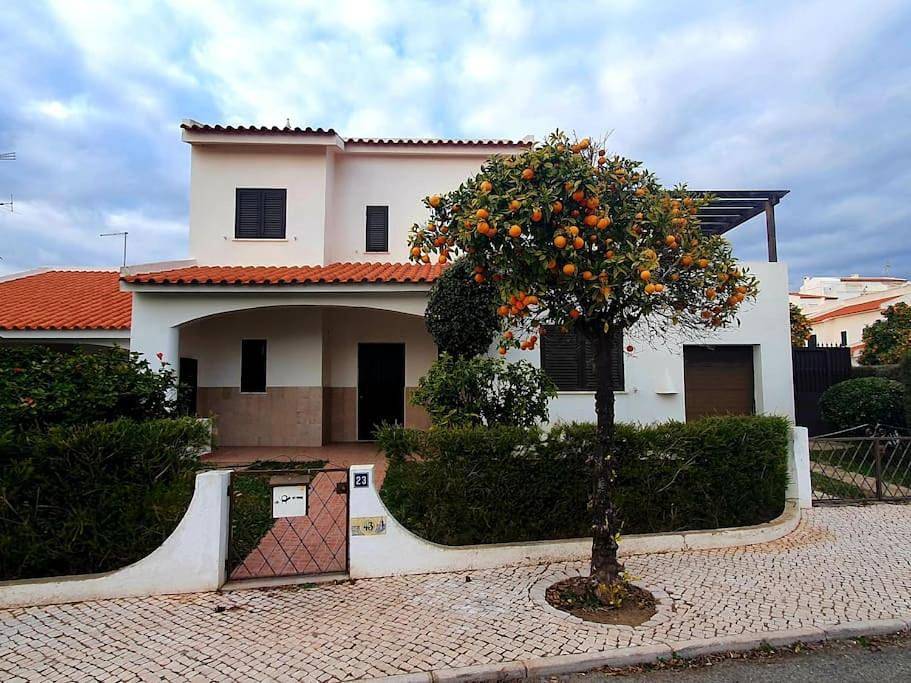 Lovely Beach House moradia V4 com piscina in Altura, Distrito de Faro