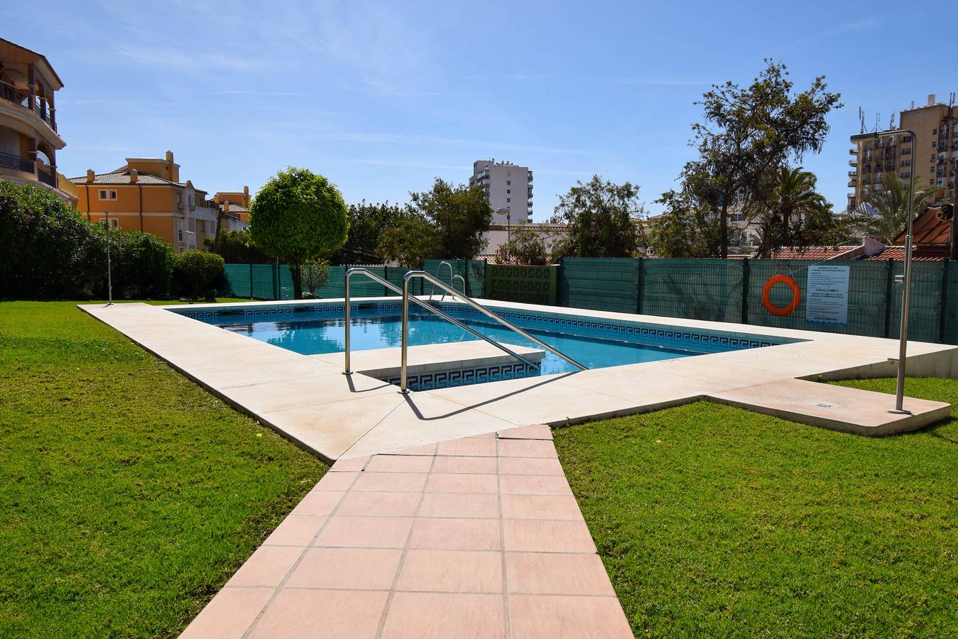 Apartamento entero, Apartamento con terraza y piscina cerca de la playa in Benalmádena Costa, Benalmádena