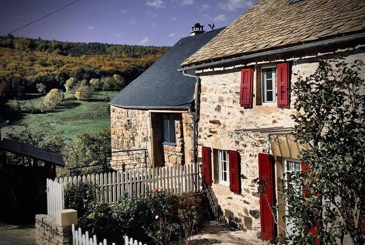 Location de vacances pour 6 personnes, avec jardin et vue dans Les Salces