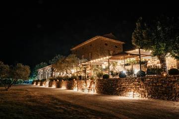 Gîte pour 4 personnes, avec piscine ainsi que jardin et vue à Entrecasteaux