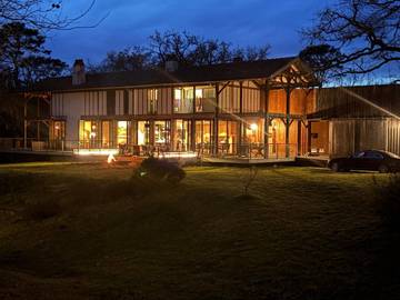 Cottage pour 16 personnes, avec balcon ainsi que piscine et jardin, animaux acceptés à Castets (Landes)
