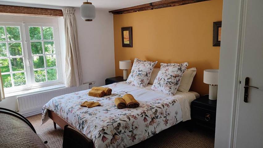 Location de vacances pour 3 personnes, avec terrasse ainsi que jardin et vue à Mézilles - 4