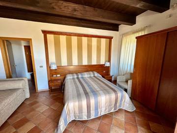 Cottage pour 3 personnes, avec piscine et vue ainsi que terrasse et jardin dans Oriolo
