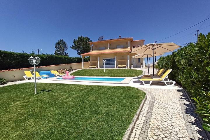 Location de vacances pour 12 personnes, avec vue ainsi que piscine et jardin, animaux acceptés dans Ourém