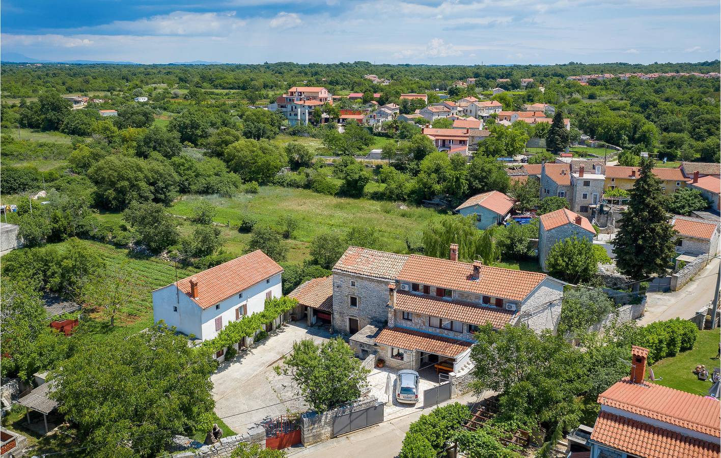 Gemütlich, 1,5 km vom Stadtzentrum entfernt: WLAN, Waschmaschine, Pool und Terrasse! in Jursici, Svetvinčenat