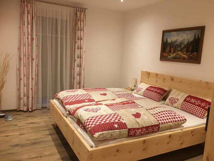 Ferienwohnung für 6 Personen, mit Balkon und Terrasse sowie Garten und Pool in Mühlen