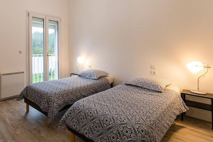 Gite Spacieux Avec Espace spa Fermé Privatif in Salavas, Ardèche
