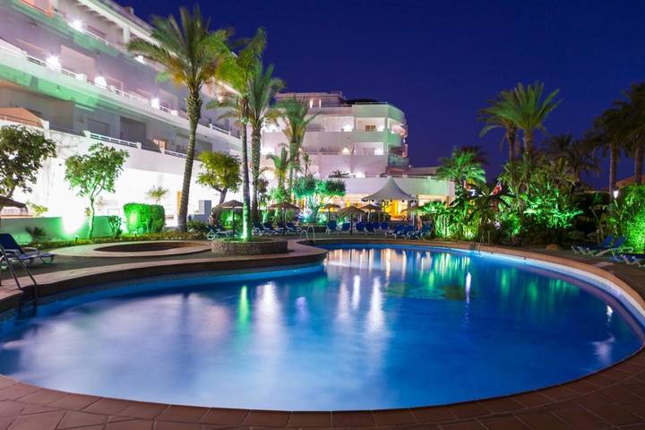 Apartamento de vacaciones para 4 personas, con piscina para niños además de terraza y piscina - 1