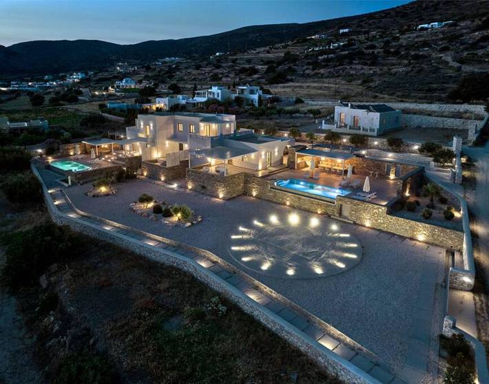 Villa pour 10 personnes, avec piscine ainsi que vue sur l’océan et jardin dans Paros