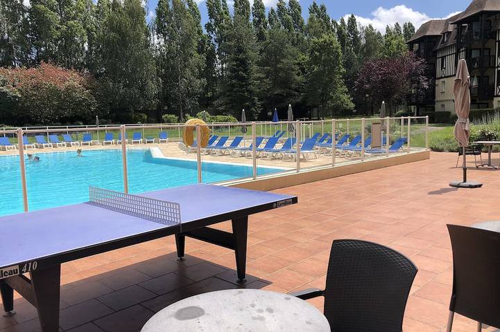 Vacation rental for 5 people, with pool and yard as well as balcony in Deauville