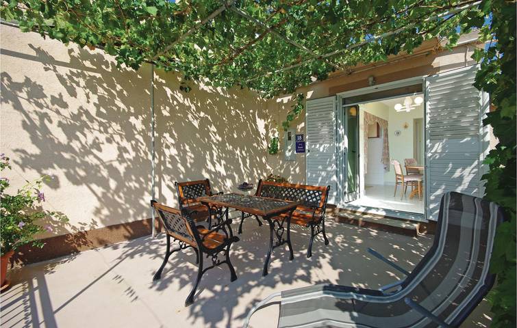 Ganze Ferienwohnung, Gemütliche Ferienwohnung mit Terrasse, WLAN und Parkplatz in der Nähe der Küste von Sucuraj in Sucuraj, Hvar
