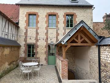 Location de vacances pour 9 personnes, avec terrasse à La Croix-Saint-Leufroy