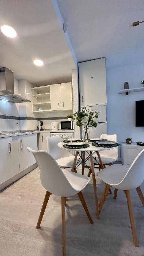 Apartamento para 4 personas, con vistas y terraza en Las Lagunas