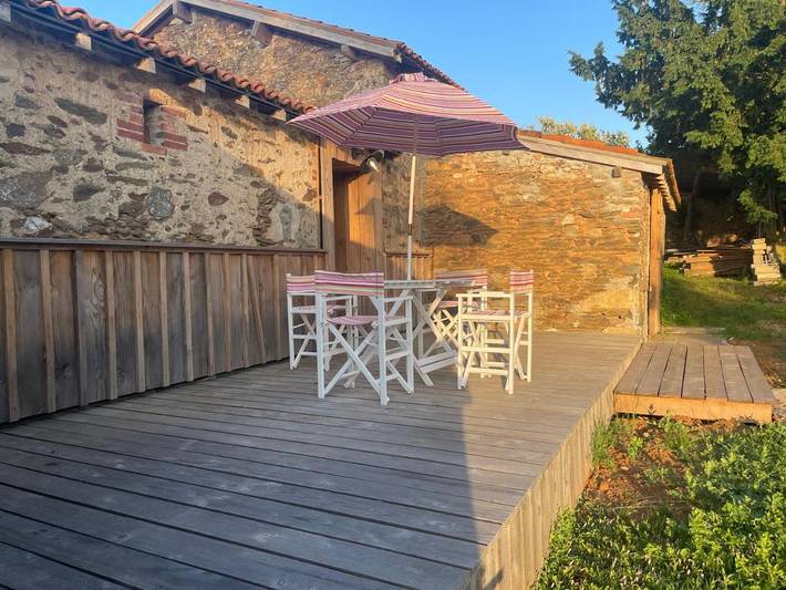 Gîte pour 3 personnes, avec vue ainsi que vue sur le lac et jardin à Monsireigne - 4