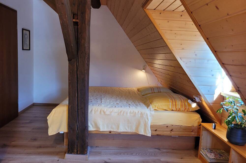 Ganze Wohnung, 2-Raum-Apartment mit Dachterrasse im 2. Stock in Marienberg, Erzgebirge