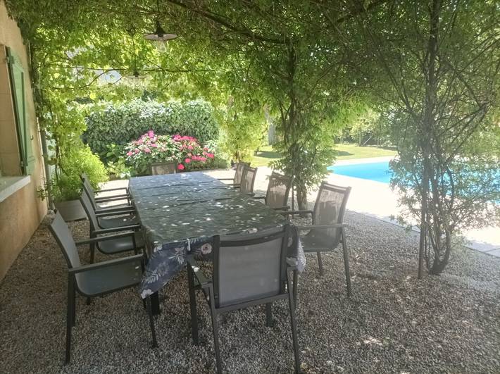 Gîte pour 11 personnes, avec terrasse ainsi que piscine et jardin dans le Lot - 4