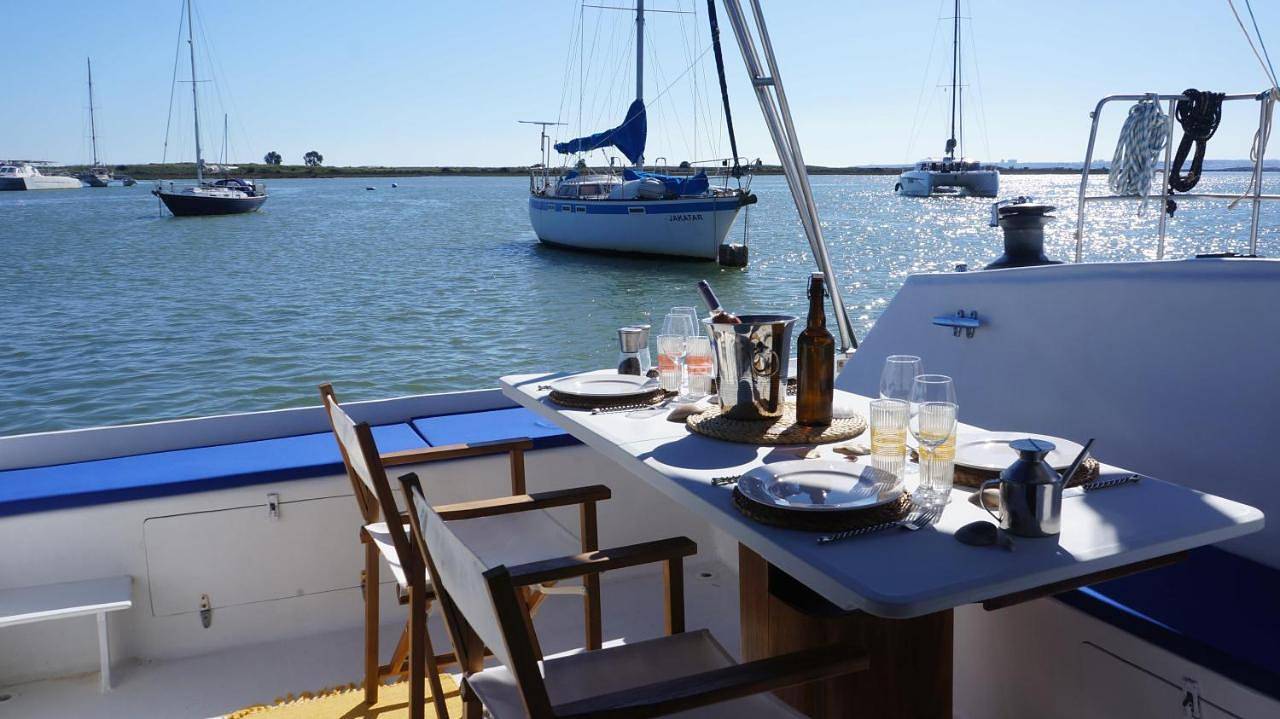 Cabines Catamaran Breakfast-Brunch Included, Optional Lunch & Dinner in Alvor, Distrito de Faro