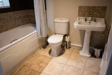 Holiday Rental for 9 People in Stoke-on-Trent, West Midlands, Photo 4