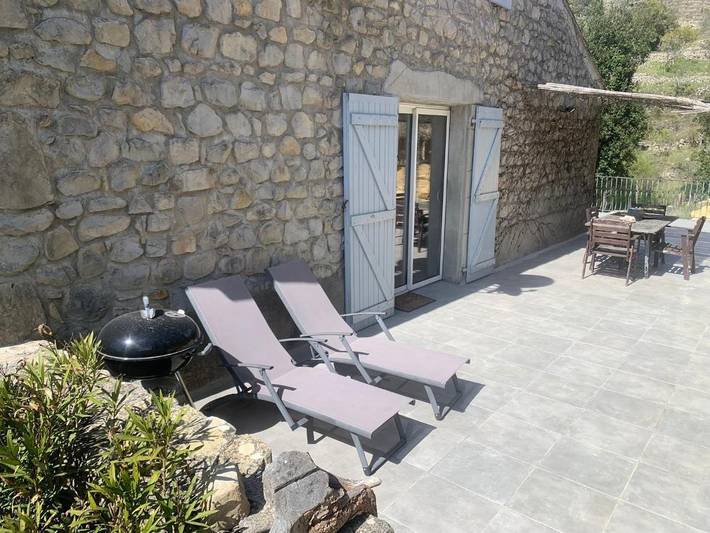 Location de vacances pour 6 personnes, avec piscine ainsi que jardin et vue, animaux acceptés à Sampzon - 3