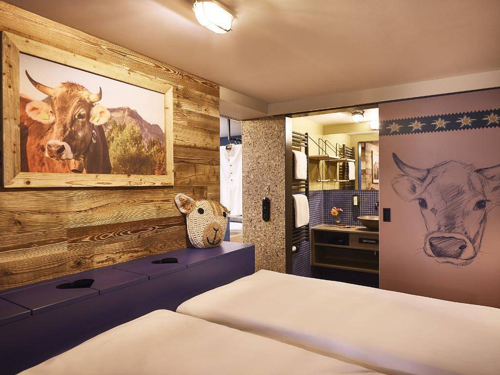 Ganze Ferienwohnung, Zimmer 2, Großes Älpler-Zimmer mit Frühstück in Grünten, Rettenberg