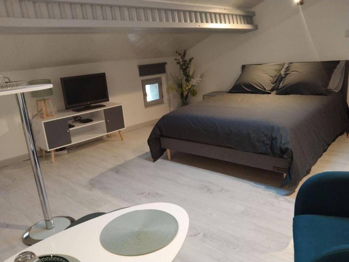 Double Room with Private Bathroom in Fayence, Région de Draguignan