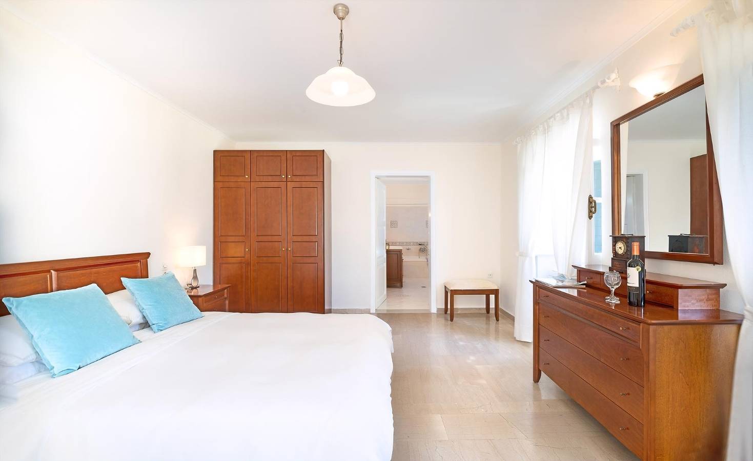 Charming Historic Cottage with Walled Courtyard in Agios Stephanos in Agios Stefanos (Corfu), Corfu