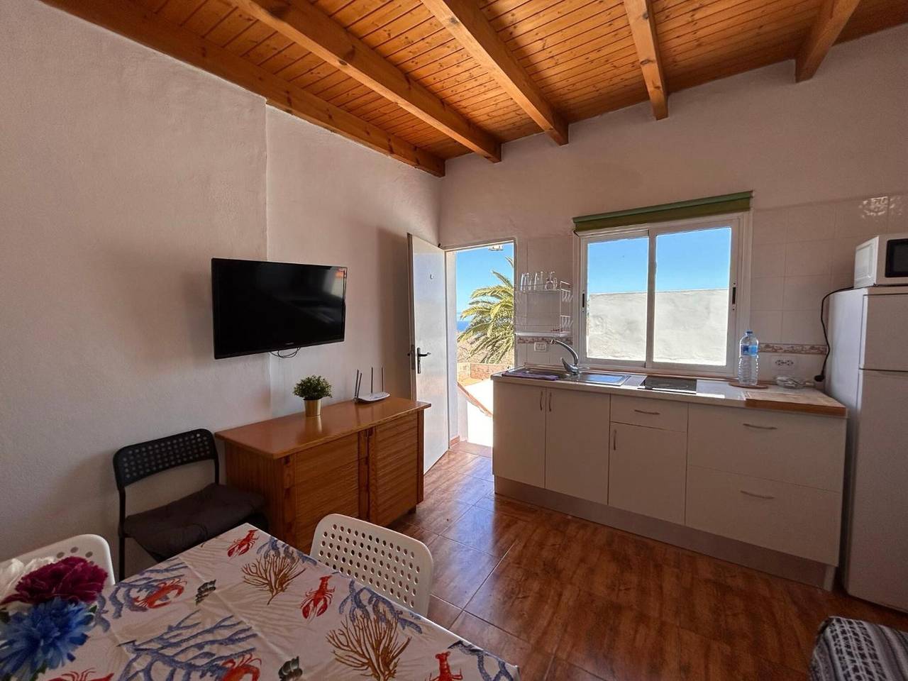 Apartamento entero, Apartamento 'Alquilaencanarias Plaza Alojera 2' con vistas al mar y Wi-Fi in Alojera, Vallehermoso