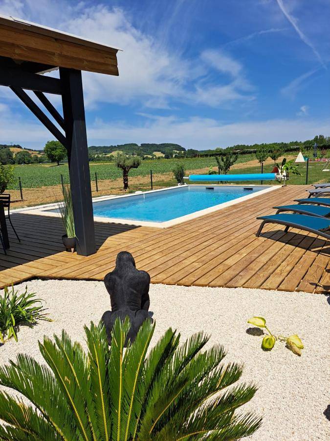 Gîte pour 8 personnes, avec jardin ainsi que piscine et vue à Saint-Pierre-de-Clairac