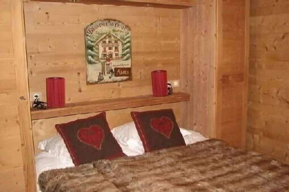 Luxury chalet 160 m2 for 10 people, shuttle bus at 50m, 3mn from the lifts in Vars (station de ski), Vars