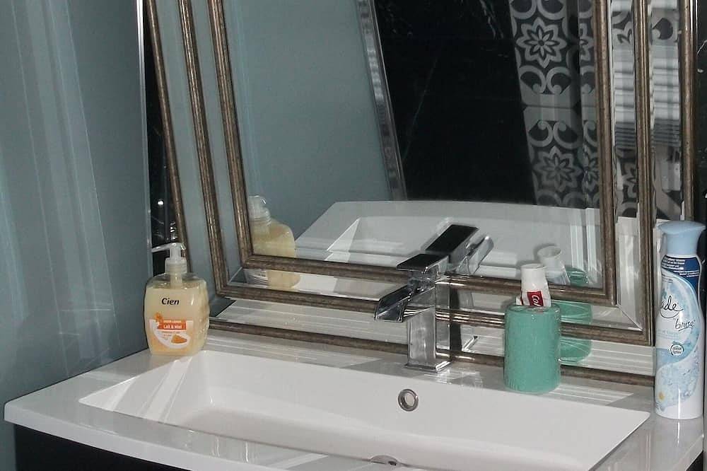 Chambre D Hote De Luxe piscine privée chauffée salle d eau et terrasse jardin in Cugnaux, Haute-Garonne