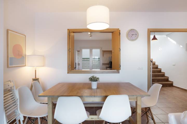 Entire apartment, Nueve Pies Surfhouse Apartment with Sea Views, Private Terrace, and Wi-Fi in Conil de la Frontera, Costa de la Luz