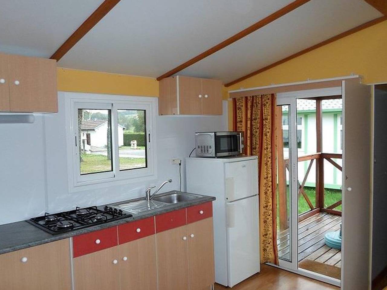 Mobile Home for 4 with Terrace - Fully Equipped Kitchen in La Chapelle-devant-Bruyères, Saint-Dié-des-Vosges