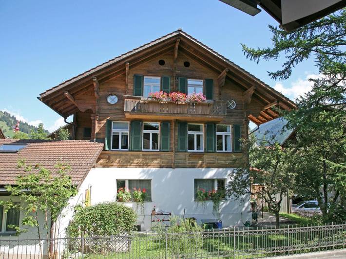 Ferienwohnung für 5 Personen, mit Balkon in Zweisimmen