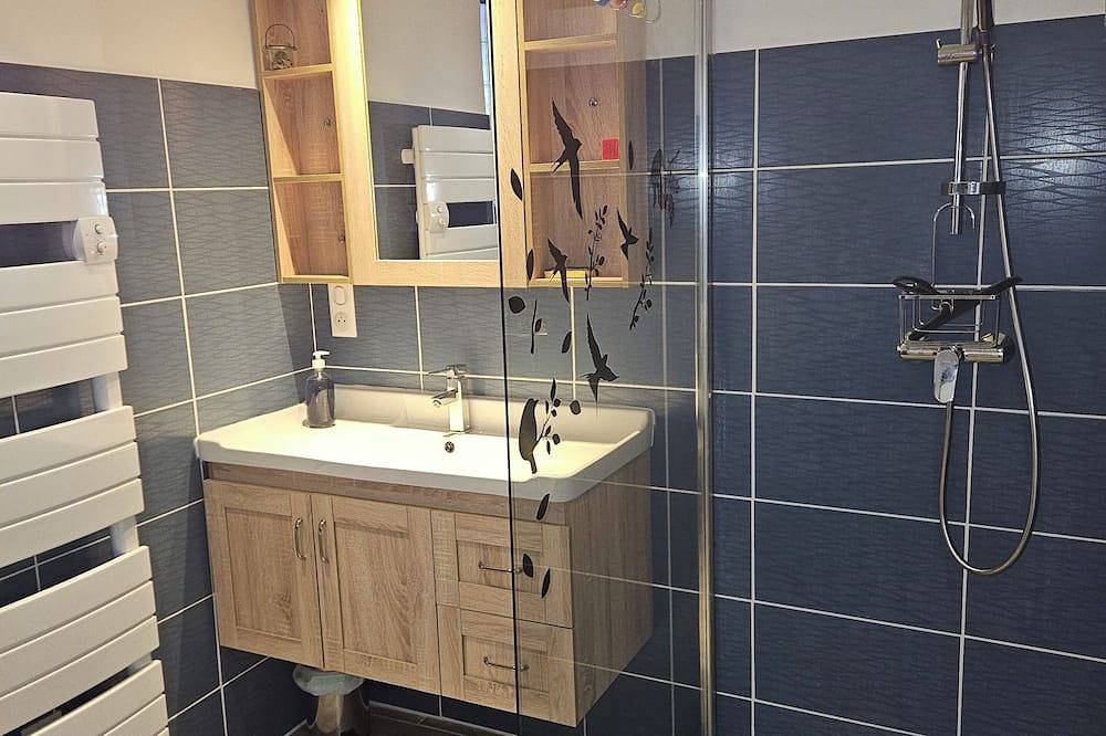 Completely renovated sheepfold 2 steps from the Pont du Gard in Vers-Pont-du-Gard, Nimes region