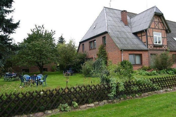 Ferienwohnung für 5 Personen, mit Terrasse und Garten, kinderfreundlich in Nahrendorf
