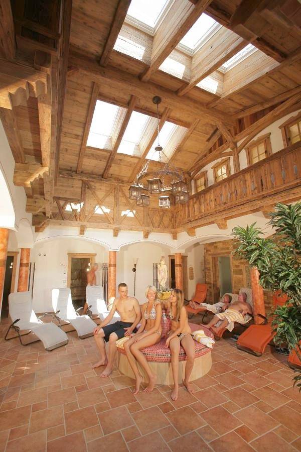 Hotel, mit Balkon und Terrasse sowie Garten und Sauna