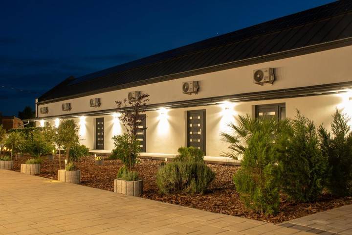 Ferienwohnung für 3 Personen, mit Whirlpool und Garten sowie Terrasse und Sauna - 1