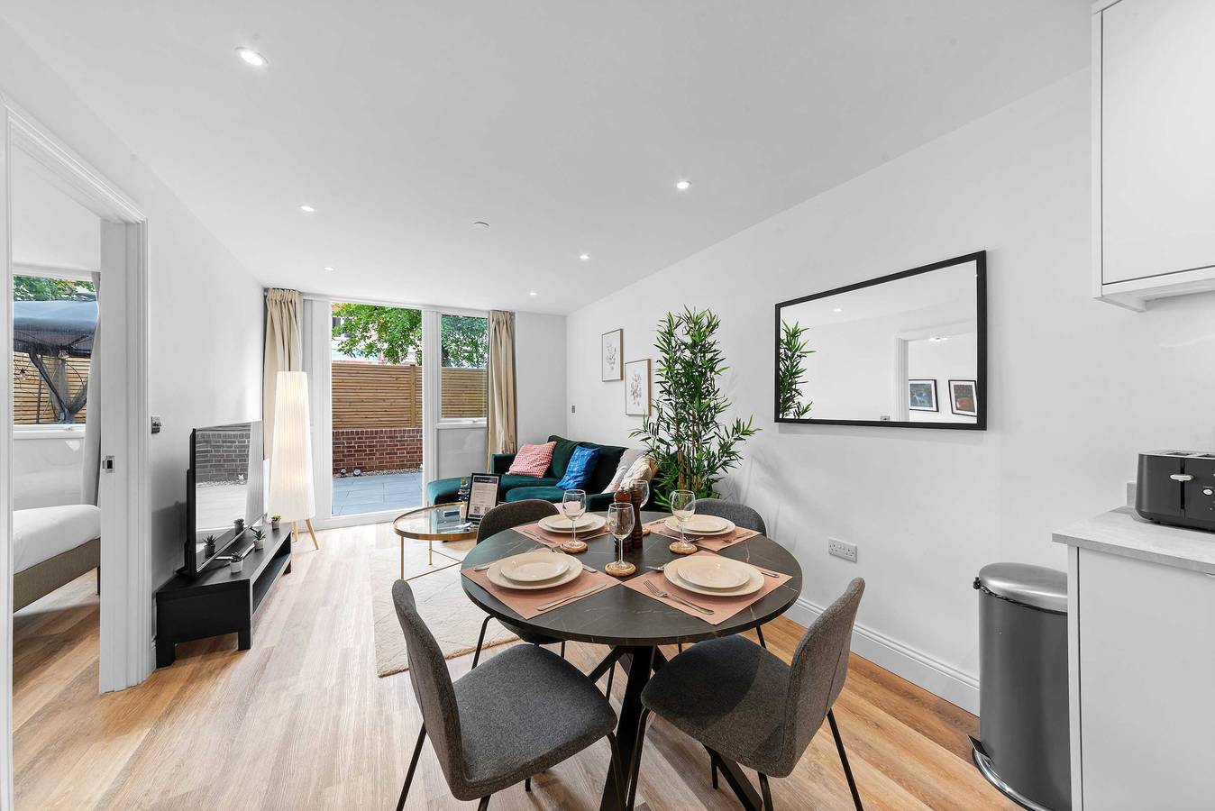 Entire apartment, Modern 1Br Apartment w Patio & Garden in Gravesend in Gravesend, Kent