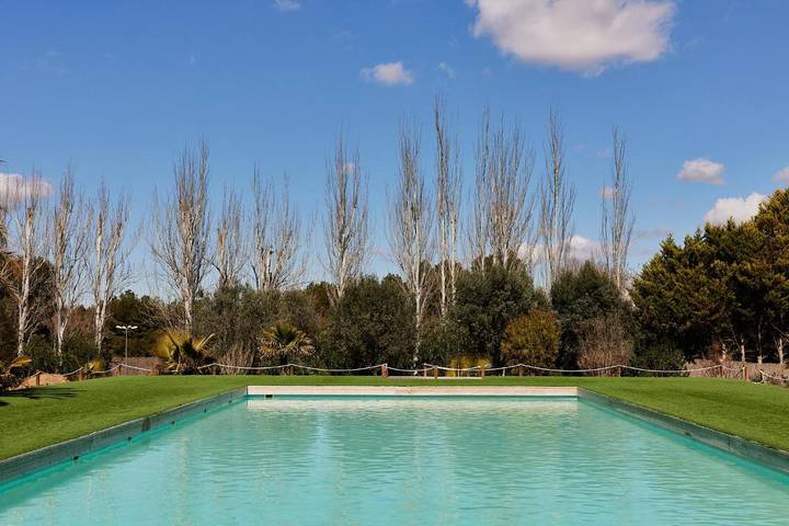 Location de vacances pour 4 personnes, avec jardin ainsi que bassin pour enfant et piscine, animaux acceptés à Caspe