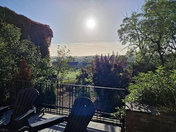 Location de vacances pour 8 personnes, avec sauna et jacuzzi ainsi que terrasse et jardin à Rochefort (Wallonie)