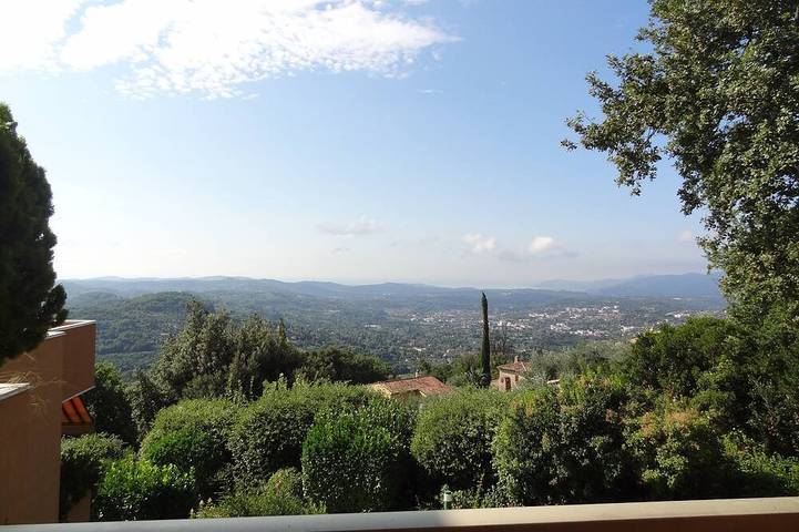 Appartement de vacances pour 6 personnes, avec jardin ainsi que terrasse et piscine à Grasse