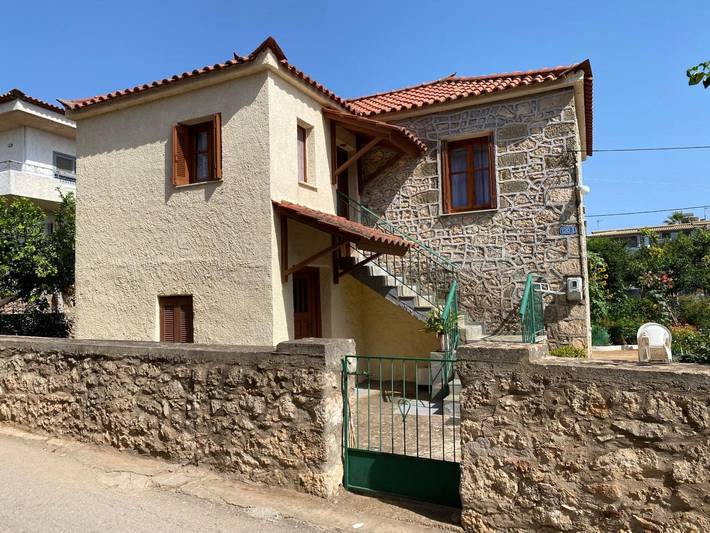 Gîte pour 4 personnes, avec jardin dans Stoupa