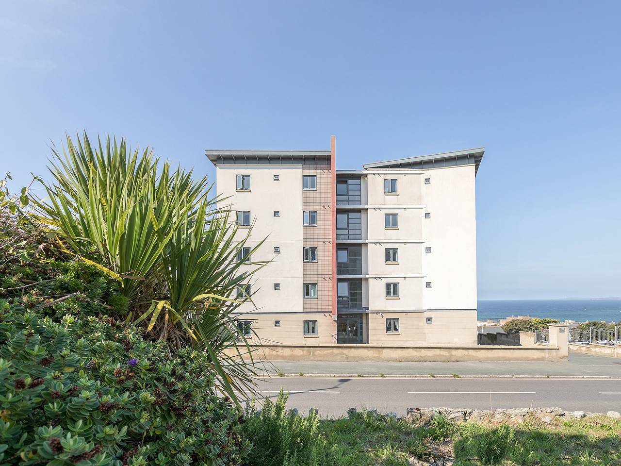 Log Cabin for 4 People in Newquay, Cornwall