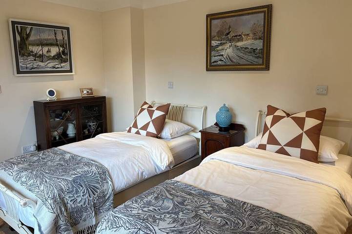Treetops - spacious Surrey Hills retreat in Albury, Guildford