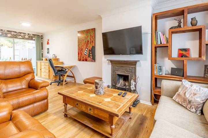Pass the Keys | 3-Bedroom Home in Chelmsford | Sleeps 7 in Chelmsford, Essex